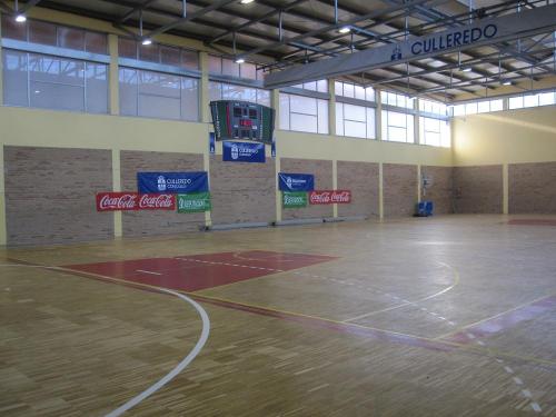 Interior do polideportivo do Burgo
