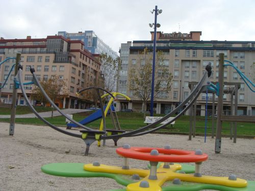 parque infantil con luces